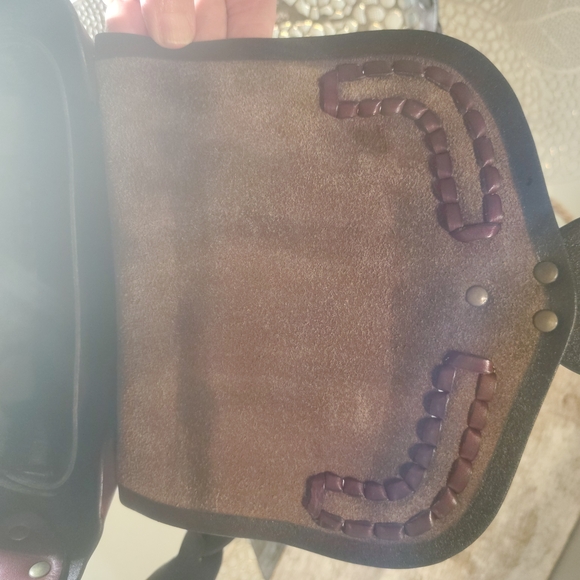 Elegant Burgundy Leather Bag - Picture 5 of 11